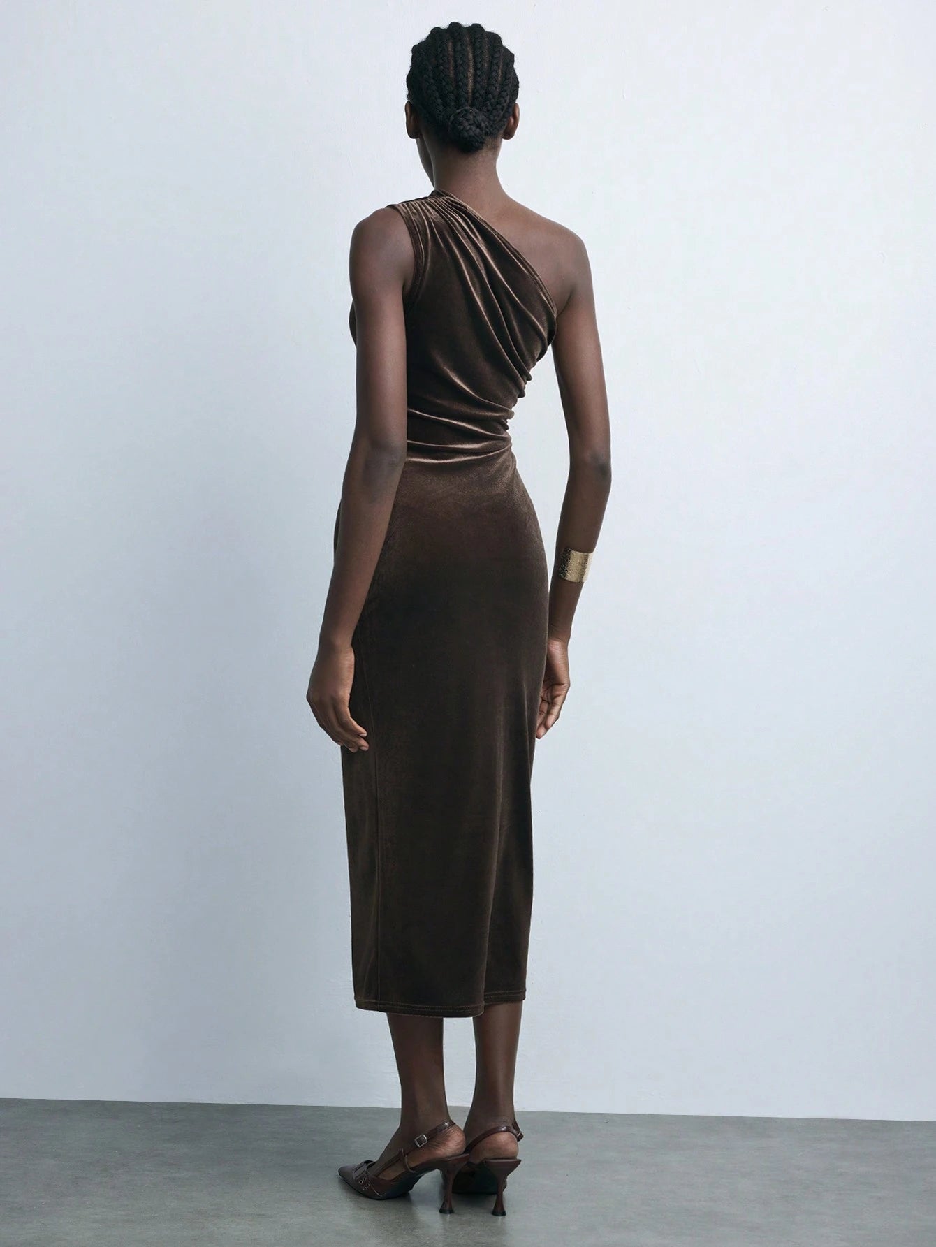 Maija Novo Vestido de Veludo Marrom Mocca