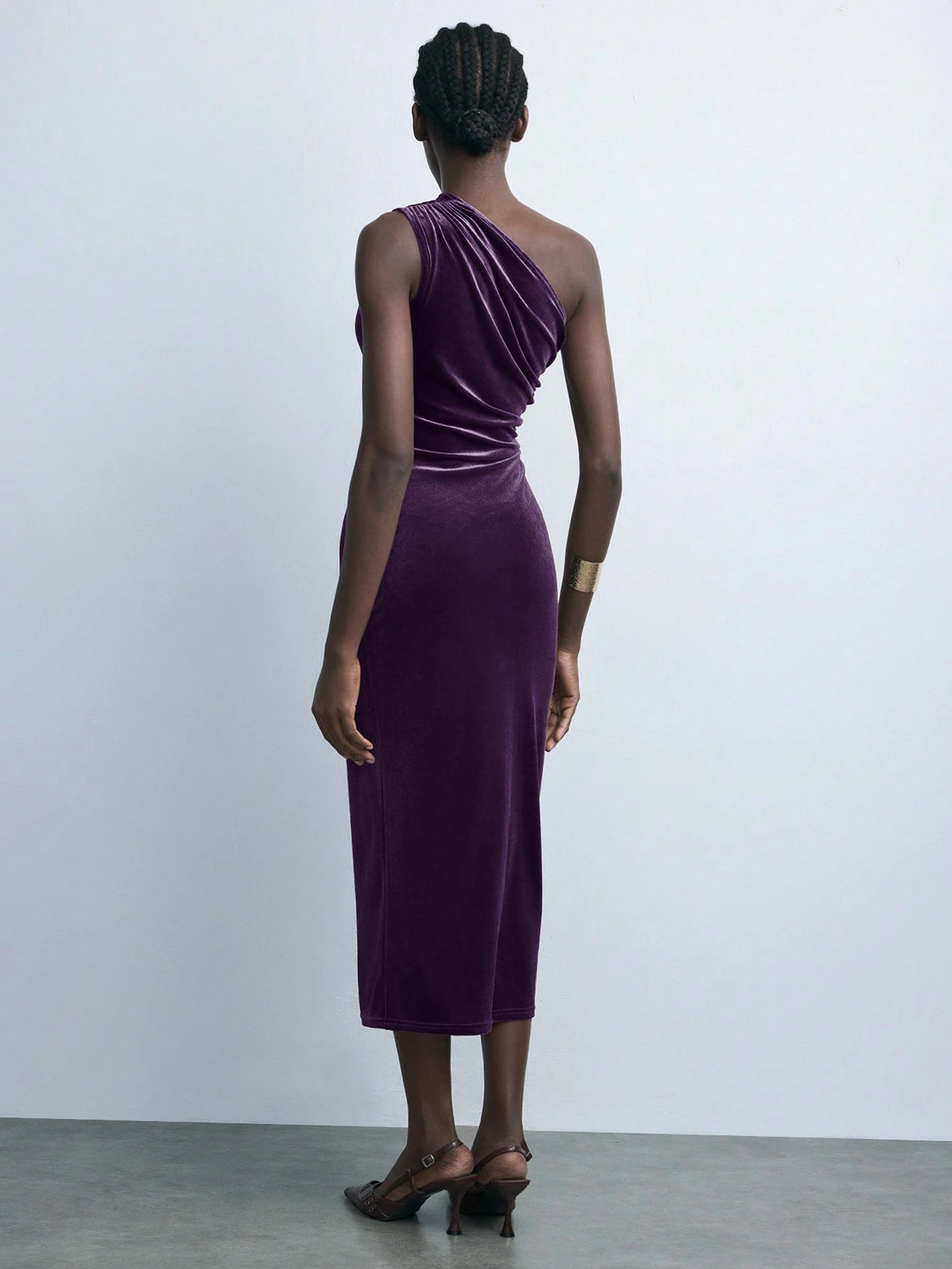 Maija Novo Vestido de Veludo Marrom Mocca