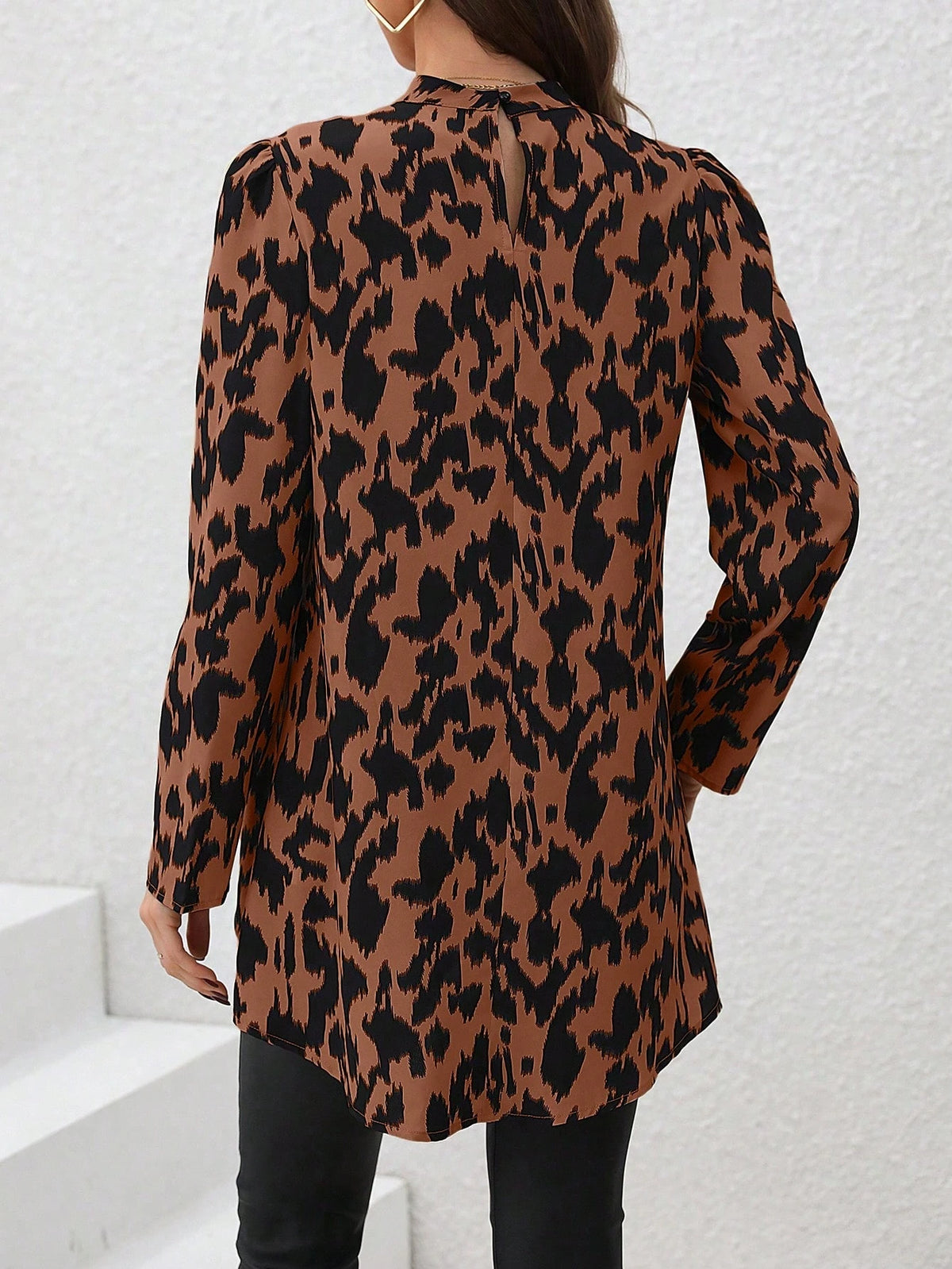 EMERY ROSE Blusa com Barra Assimétrica de Estampa Total, Tops de Manga Longa