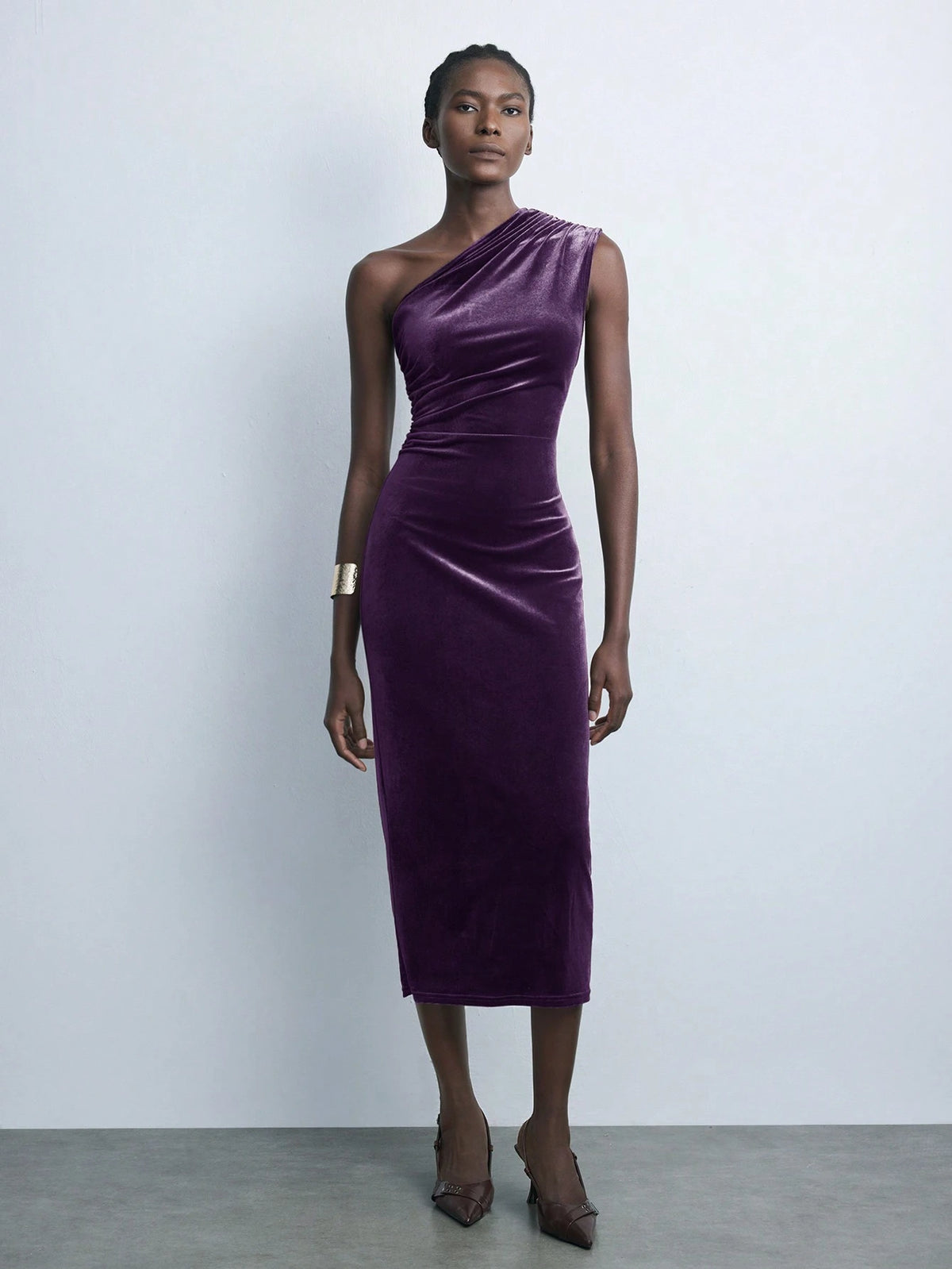 Maija Novo Vestido de Veludo Marrom Mocca 