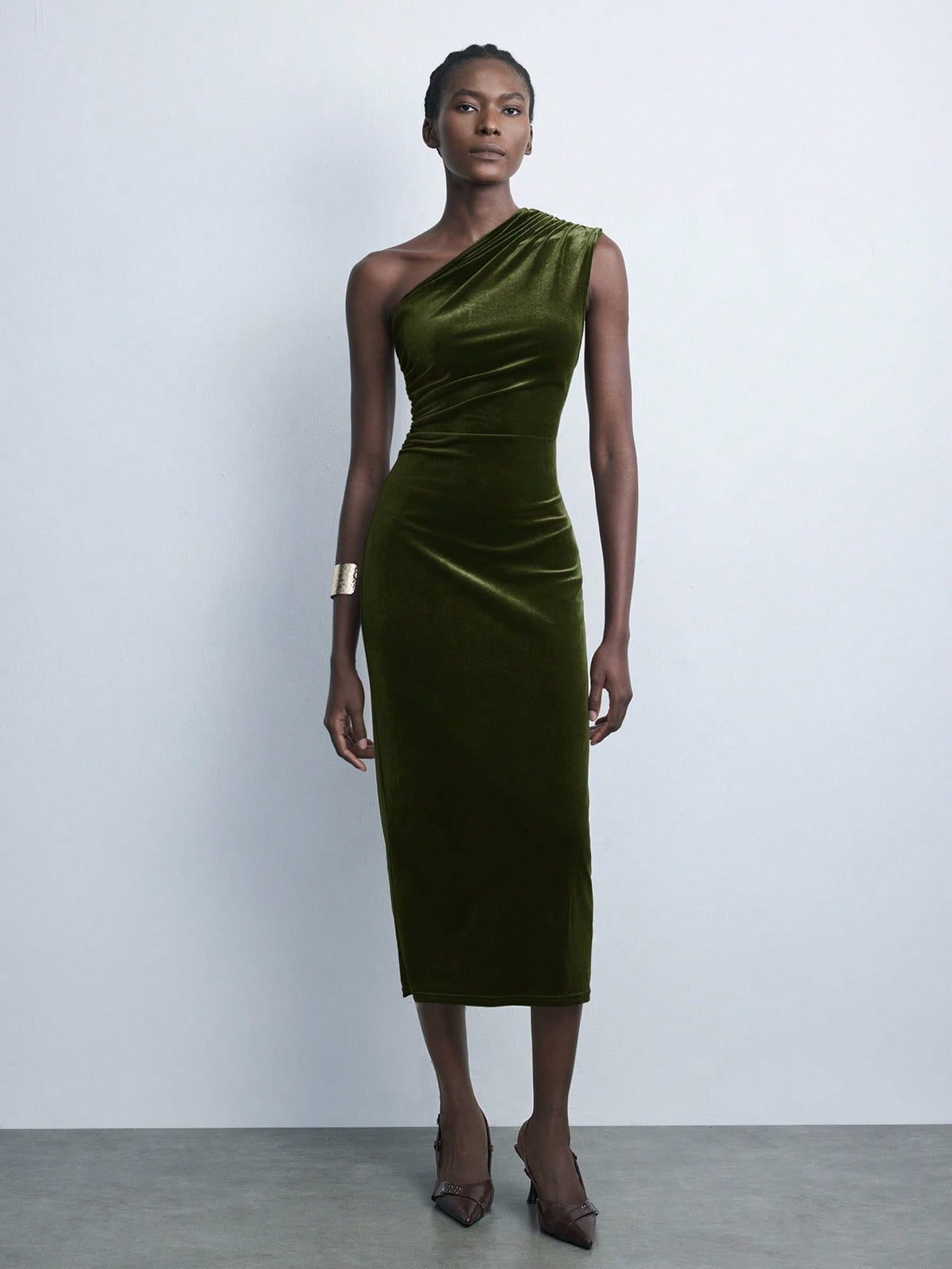 Maija Novo Vestido de Veludo Marrom Mocca 