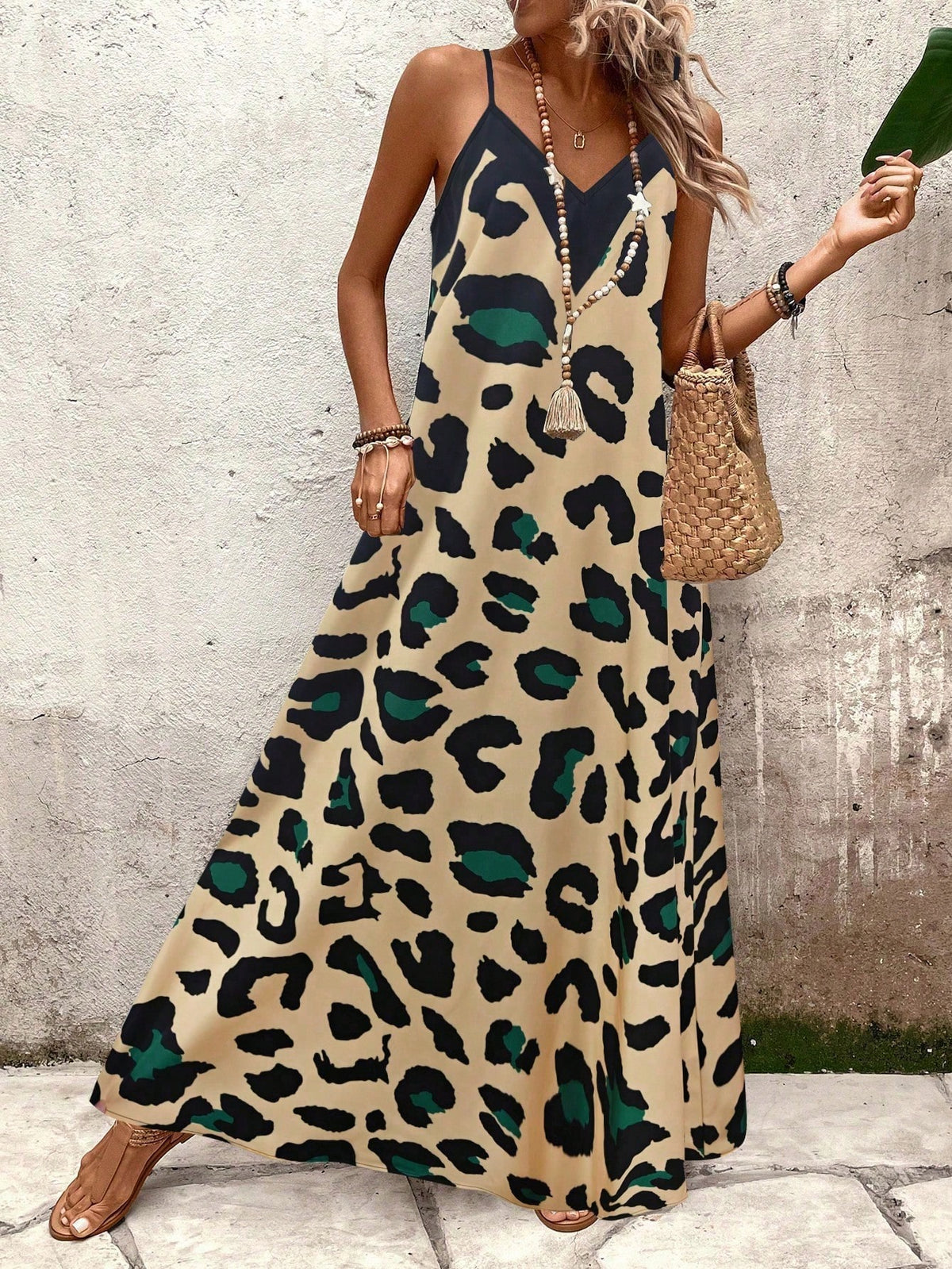 Vestido longo estampado de alças finas, modelagem ampla e tecido leve, ideal para looks casuais de verão Zanzibar Menta Chic  