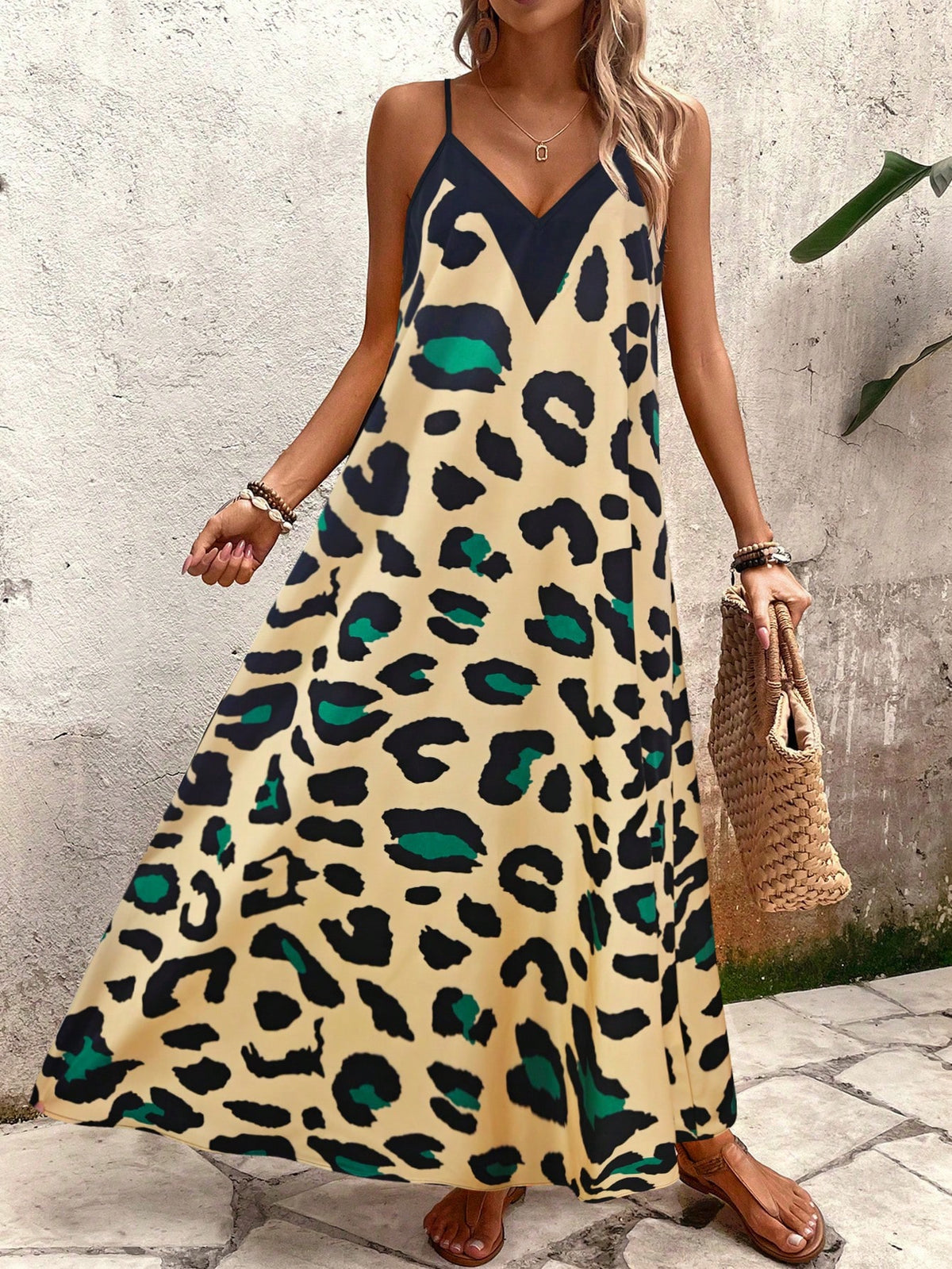 Vestido longo estampado de alças finas, modelagem ampla e tecido leve, ideal para looks casuais de verão Zanzibar Menta Chic  
