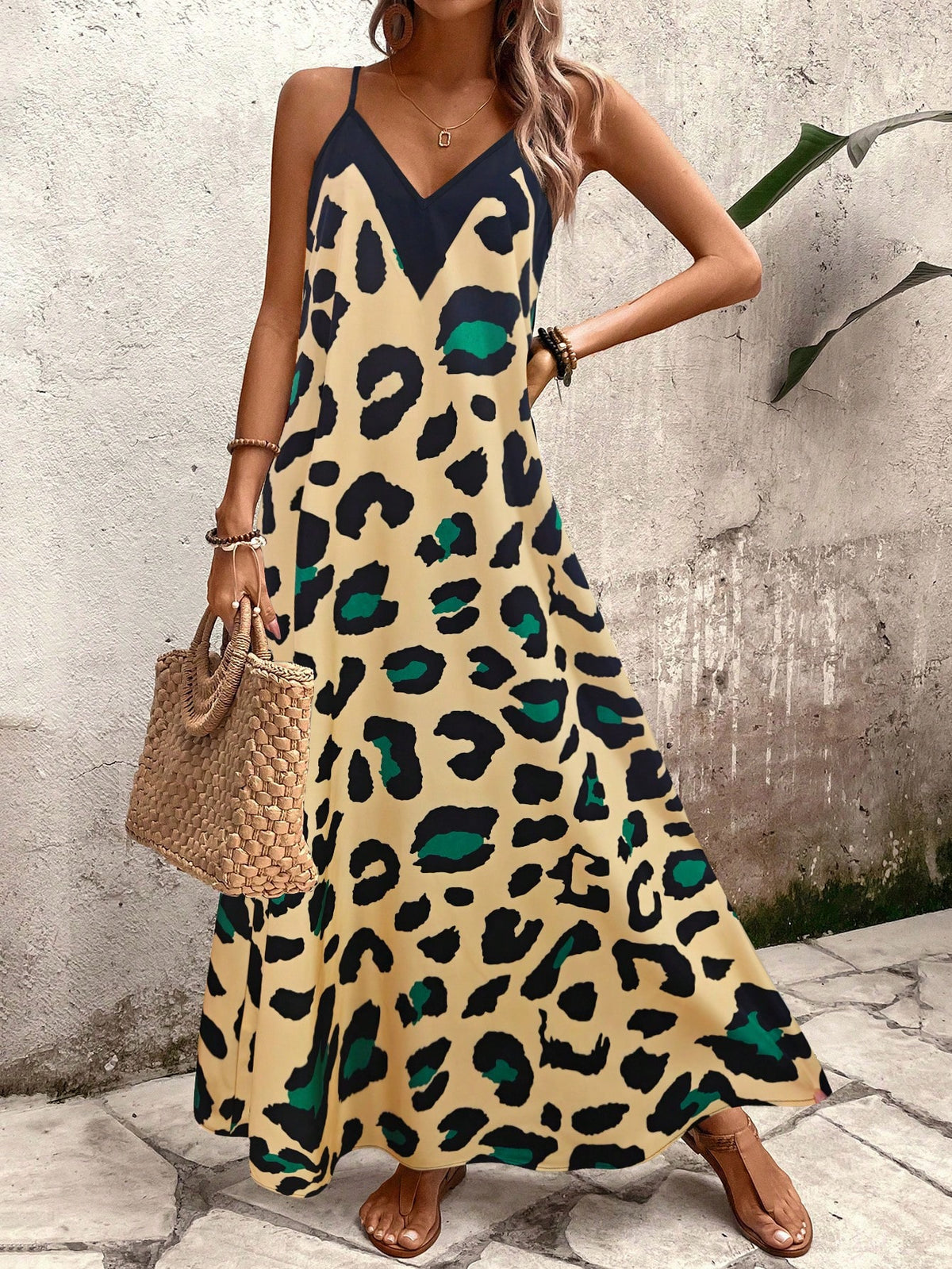 Vestido longo estampado de alças finas, modelagem ampla e tecido leve, ideal para looks casuais de verão Zanzibar Menta Chic  